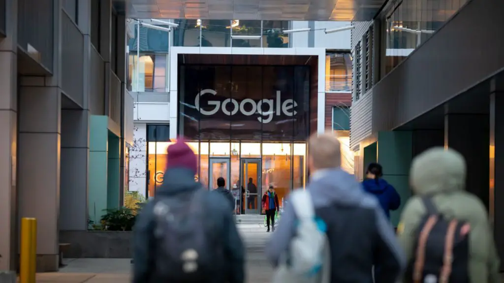 Google thay thế hàng ngàn nhân sự bằng chatbot AI Google thay thế hàng ngàn nhân sự bằng chatbot AI