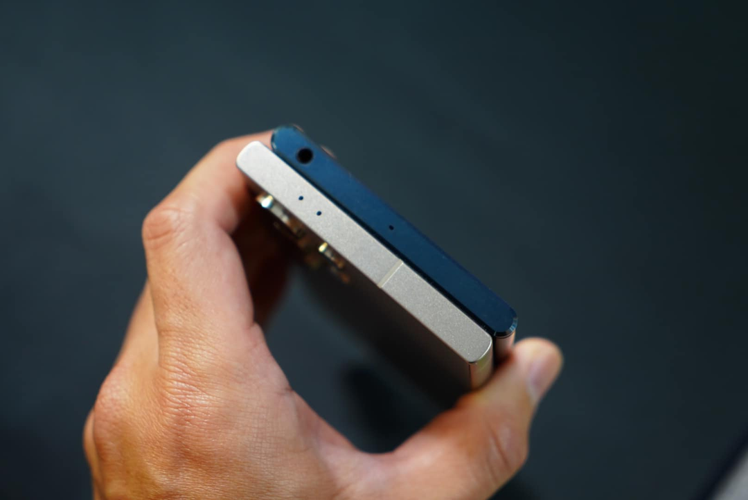 Loạt hình ảnh cho thấy Galaxy S24 Ultra có nét giống điện thoại Sony Xperia 6-7 năm trước Loạt hình ảnh cho thấy Galaxy S24 Ultra có nét giống điện thoại Sony Xperia 6-7 năm trước