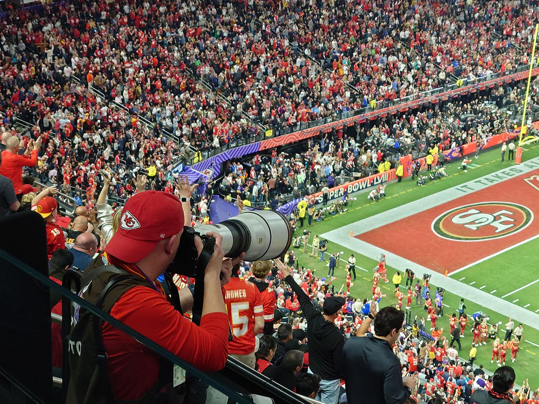 Choáng với “kho vũ khí” mà Sony mang đến Super Bowl để hỗ trợ cho các tay săn ảnh Choáng với “kho vũ khí” mà Sony mang đến Super Bowl để hỗ trợ cho các tay săn ảnh