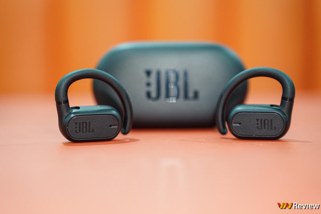 Đánh giá JBL Soundgear Sense: tai nghe thiết kế mở chuẩn bài cho người thích thể thao, yêu âm nhạc Đánh giá JBL Soundgear Sense: tai nghe thiết kế mở chuẩn bài cho người thích thể thao, yêu âm nhạc