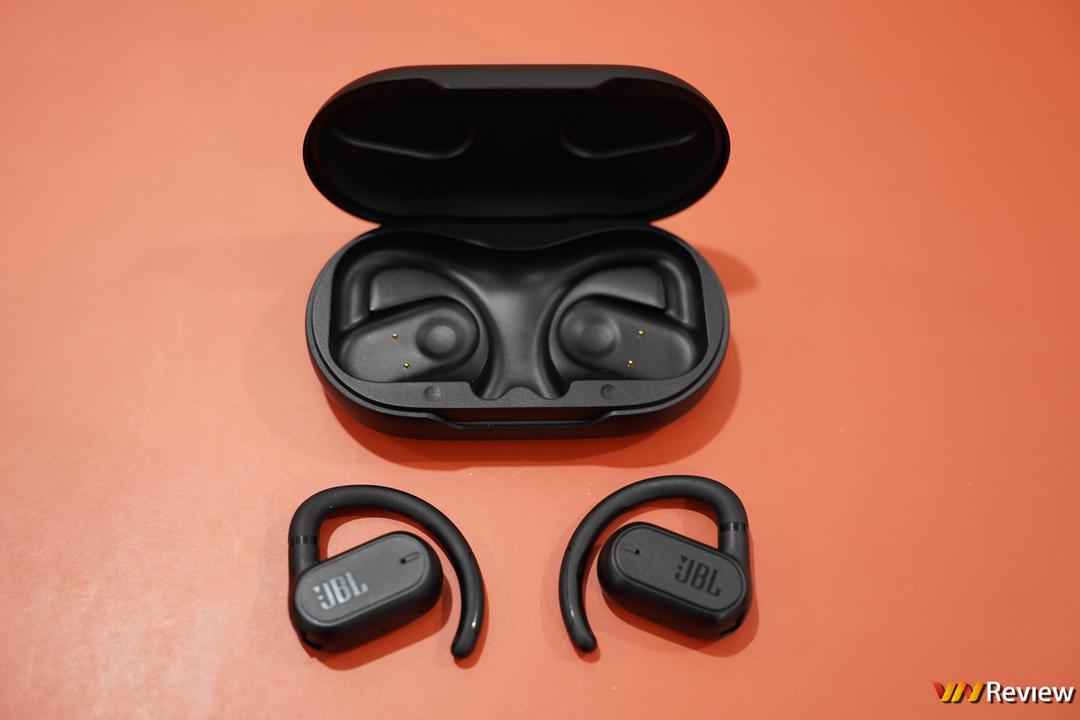 Đánh giá JBL Soundgear Sense: tai nghe thiết kế mở chuẩn bài cho người thích thể thao, yêu âm nhạc Đánh giá JBL Soundgear Sense: tai nghe thiết kế mở chuẩn bài cho người thích thể thao, yêu âm nhạc