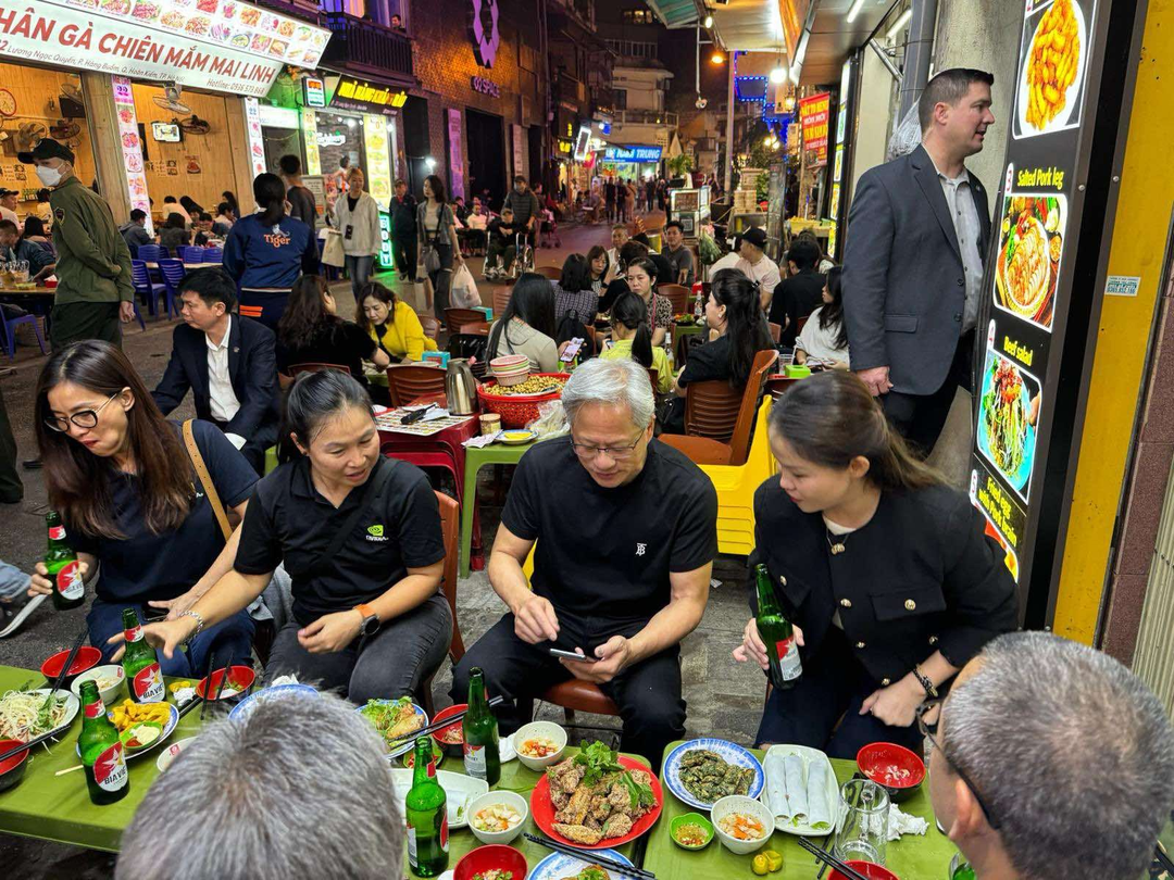 Một ngày của CEO Nvidia Jensen Huang: dậy từ 6 giờ sáng, làm việc liên tục 14 tiếng, cứ “bình minh” là thấy lo lắng   Một ngày của CEO Nvidia Jensen Huang: dậy từ 6 giờ sáng, làm việc liên tục 14 tiếng, cứ “bình minh” là thấy lo lắng