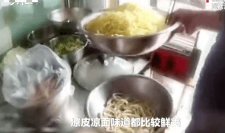 Chủ nhà hàng bị bắt vì bỏ thuốc phiện vào món ăn để gây nghiện thực khách Chủ nhà hàng bị bắt vì bỏ thuốc phiện vào món ăn để gây nghiện thực khách