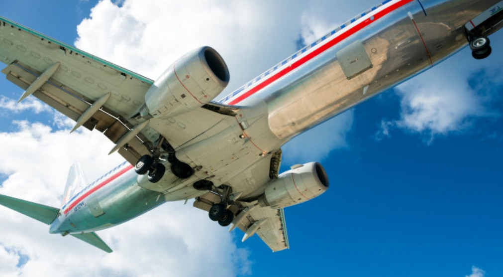 Trốn trong khoang chứa bánh xe của Boeing 737 suốt 2 giờ đồng hồ Trốn trong khoang chứa bánh xe của Boeing 737 suốt 2 giờ đồng hồ