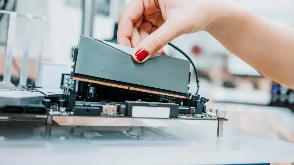 UltraRAM hợp nhất RAM và SSD thành giải pháp lưu trữ tối thượng UltraRAM hợp nhất RAM và SSD thành giải pháp lưu trữ tối thượng