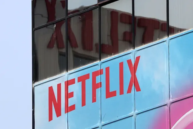 Lại khổ dân Nga: Netflix dừng phát sóng, Epic Games cấm giao dịch, TikTok không cho đăng video mới Lại khổ dân Nga: Netflix dừng phát sóng, Epic Games cấm giao dịch, TikTok không cho đăng video mới