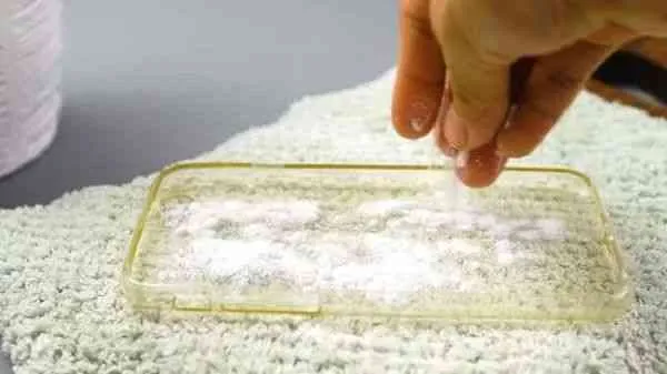 Vì sao ốp điện thoại trong suốt lại bị ngả vàng? Vì sao ốp điện thoại trong suốt lại bị ngả vàng?