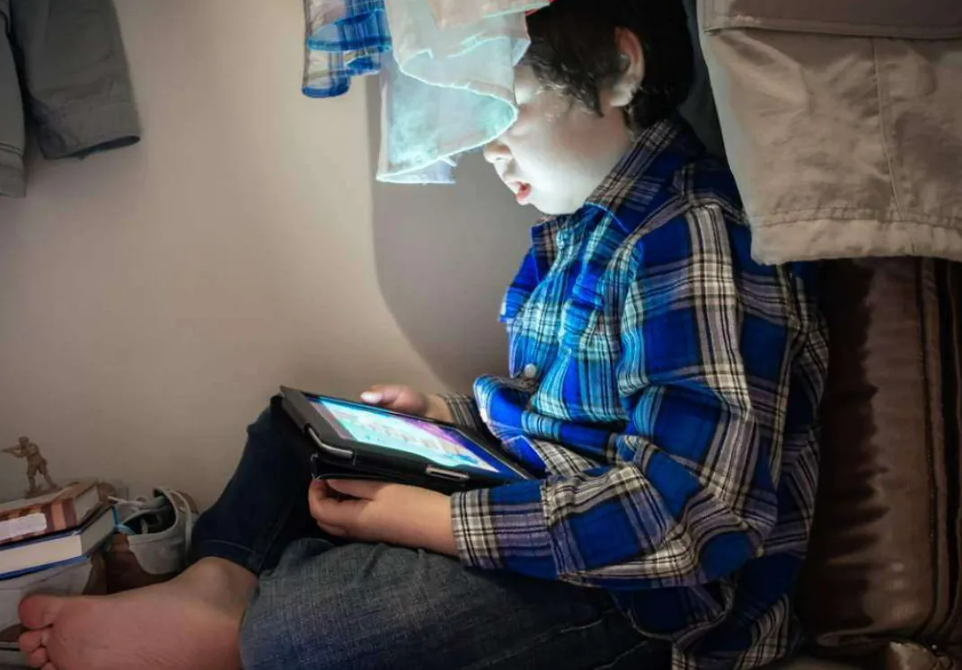 Cày phim xuyên mùa dịch ảnh hưởng xấu đến sức khỏe Cày phim xuyên mùa dịch ảnh hưởng xấu đến sức khỏe