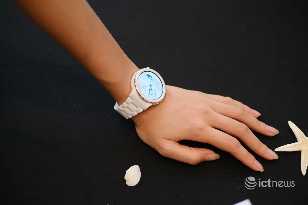 Smartphone sụt giảm, các hãng tăng cường bán phụ kiện tại Việt Nam Smartphone sụt giảm, các hãng tăng cường bán phụ kiện tại Việt Nam