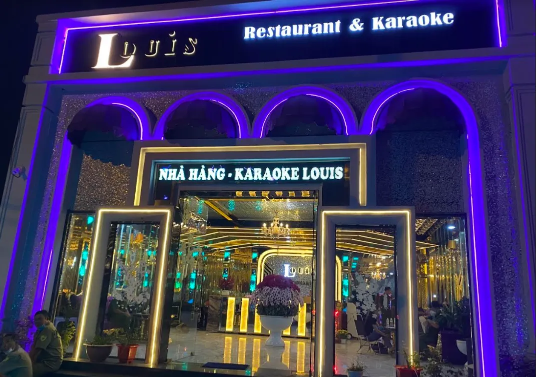 Phía sau vụ tiếp viên “thoát y” trong quán karaoke là gì? Phía sau vụ tiếp viên “thoát y” trong quán karaoke là gì?