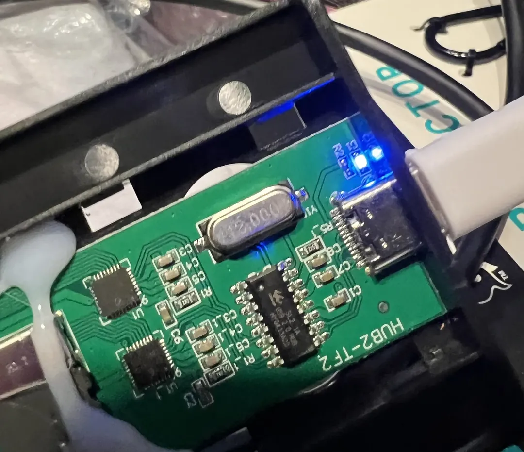 Mua thử ổ SSD 30TB giá chỉ hơn 400 nghìn từ các pháp sư Trung Hoa, Win vẫn báo chuẩn dung lượng, đọc ghi bình thường, cơ mà tháo ra bên trong nó lạ lắm! Mua thử ổ SSD 30TB giá chỉ hơn 400 nghìn từ các pháp sư Trung Hoa, Win vẫn báo chuẩn dung lượng, đọc ghi bình thường, cơ mà tháo ra bên trong nó lạ lắm!