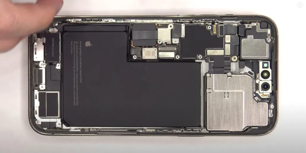 Video mổ xẻ đầu tiên tiết lộ nội thất iPhone 14 Pro Max, bố trí gọn gàng, bí mật của Dynamic Island Video mổ xẻ đầu tiên tiết lộ nội thất iPhone 14 Pro Max, bố trí gọn gàng, bí mật của Dynamic Island