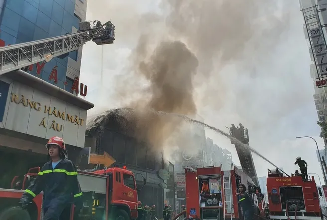 Cháy quán bar cạnh chợ Bến Thành: đã bị đình chỉ vẫn cố chấp làm liều Cháy quán bar cạnh chợ Bến Thành: đã bị đình chỉ vẫn cố chấp làm liều