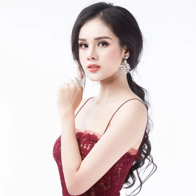 Tổ chức thi hoa hậu ồ ạt: lợi ích cho xã hội thì ít, thị phi thì nhiều  Tổ chức thi hoa hậu ồ ạt: lợi ích cho xã hội thì ít, thị phi thì nhiều