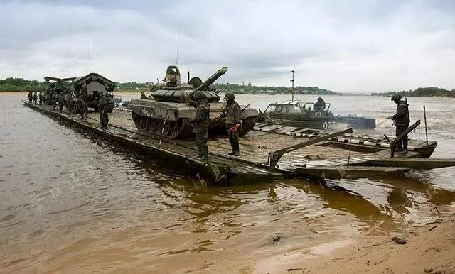 Rút lui khỏi Kherson, Nga đã mở ra một lỗ hổng: toàn bộ Crimea nằm trong tầm bắn của quân đội Ukraine Rút lui khỏi Kherson, Nga đã mở ra một lỗ hổng: toàn bộ Crimea nằm trong tầm bắn của quân đội Ukraine
