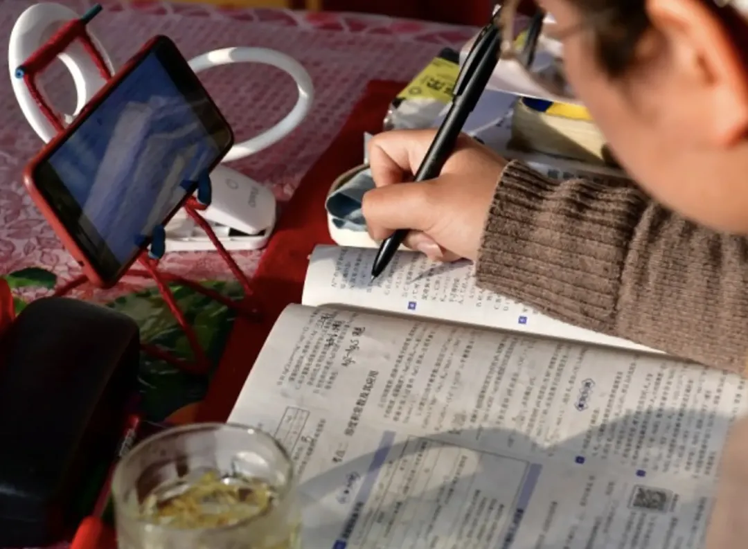 Bóc mẽ cách sinh viên Trung Quốc gian lận tại các kỳ thi quốc tế IELTS, TOELF và GMAT Bóc mẽ cách sinh viên Trung Quốc gian lận tại các kỳ thi quốc tế IELTS, TOELF và GMAT