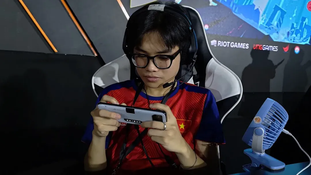 ROG Phone 7 cùng PC Powered by ASUS là thiết bị thi đấu chính thức tại 3 môn eSports của SEA Games 32 ROG Phone 7 cùng PC Powered by ASUS là thiết bị thi đấu chính thức tại 3 môn eSports của SEA Games 32