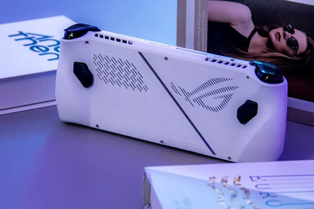 ASUS ROG Ally chính thức ra mắt: máy chơi game cầm tay mạnh gần bằng PS5, cân mọi game AAA, giá hấp dẫn ASUS ROG Ally chính thức ra mắt: máy chơi game cầm tay mạnh gần bằng PS5, cân mọi game AAA, giá hấp dẫn