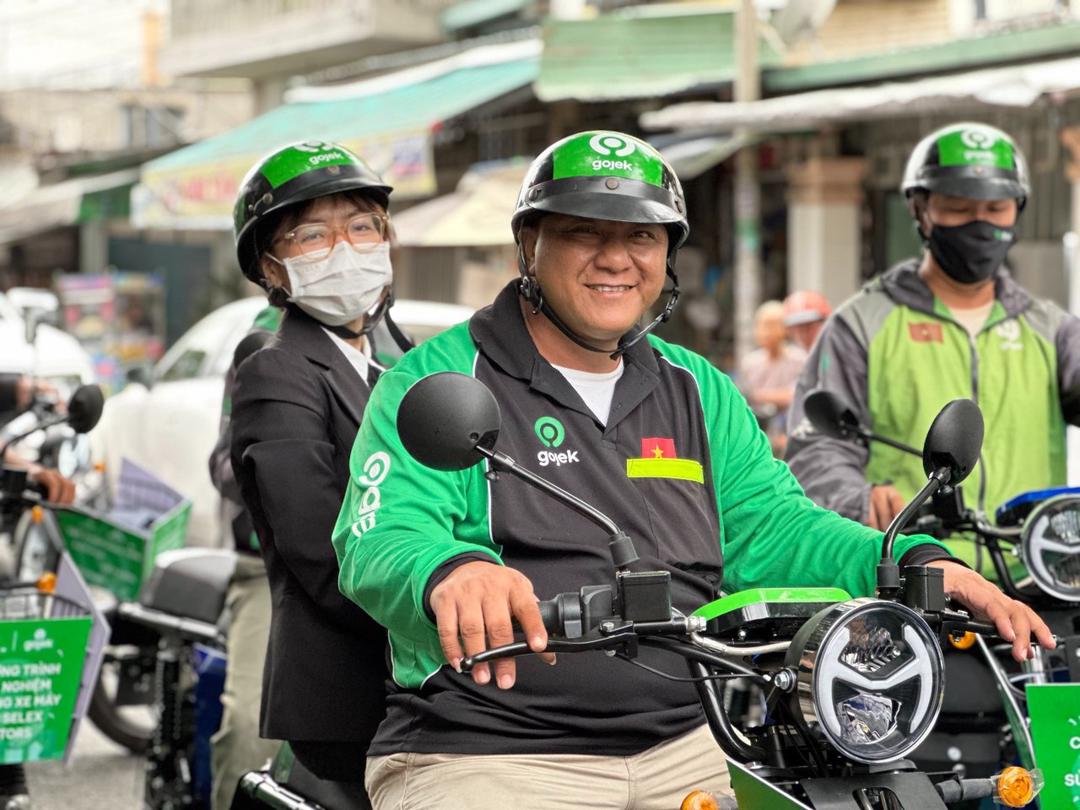 Gojek hợp tác Selex Motors, mở rộng thí điểm xe máy điện tại Việt Nam với GoRide, GoFood và GoSend  Gojek hợp tác Selex Motors, mở rộng thí điểm xe máy điện tại Việt Nam với GoRide, GoFood và GoSend