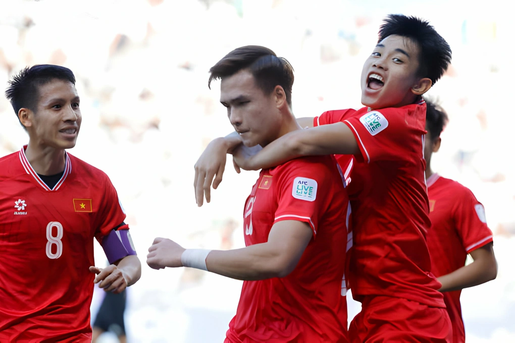 Tuyển Việt Nam bay màu khỏi top 100 FIFA Tuyển Việt Nam bay màu khỏi top 100 FIFA