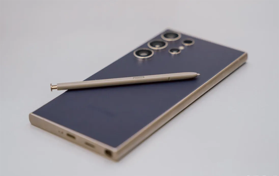 Anh em dùng Galaxy S24 Ultra thử ngửi bút S Pen xem có mùi khét không? Anh em dùng Galaxy S24 Ultra thử ngửi bút S Pen xem có mùi khét không?
