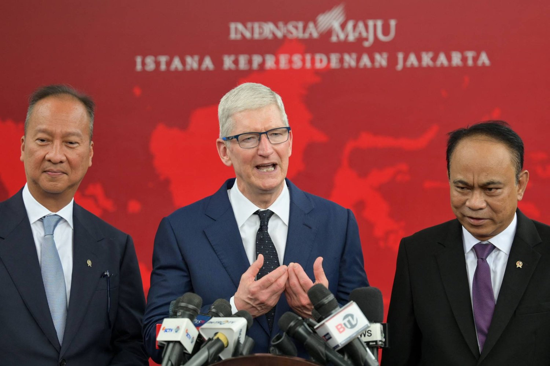 Ngay sau khi rời Việt Nam tới Indonesia, CEO Apple Tim Cook đã tuyên bố sắp xây nhà máy mới tại đất nước vạn đảo Ngay sau khi rời Việt Nam tới Indonesia, CEO Apple Tim Cook đã tuyên bố sắp xây nhà máy mới tại đất nước vạn đảo