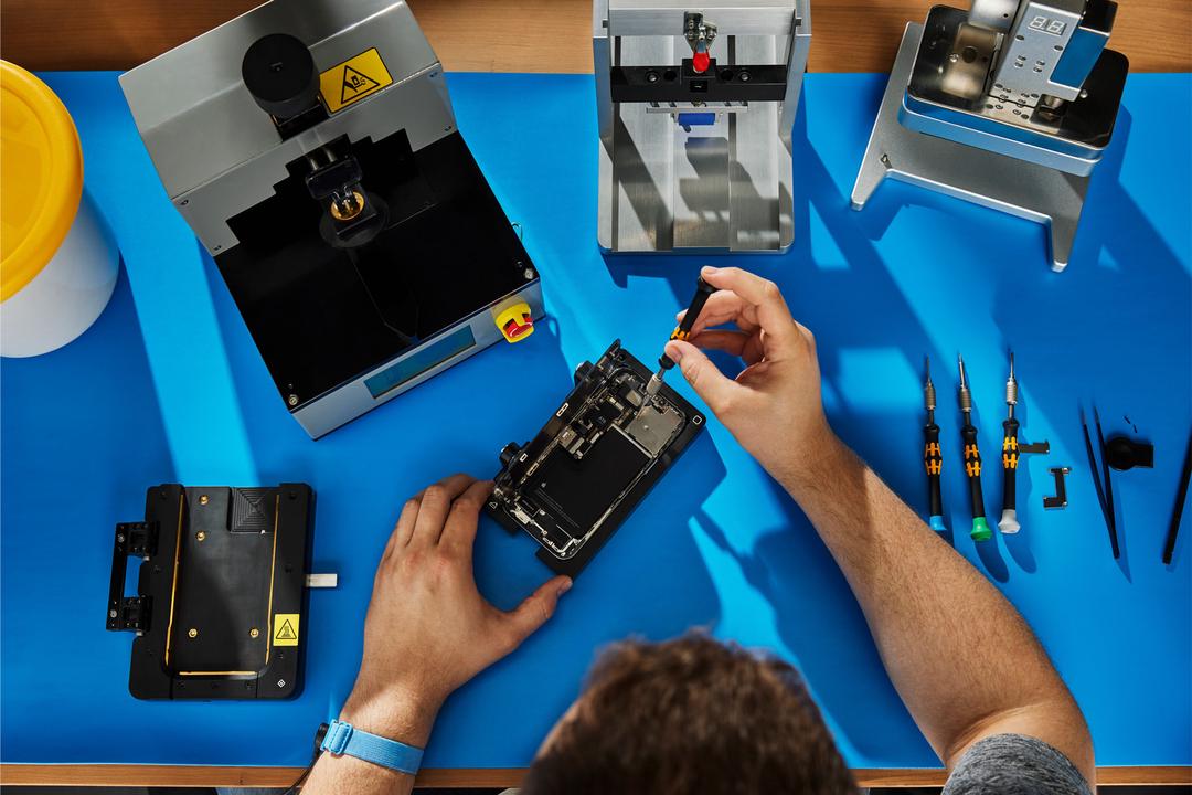 Apple sắp cho sửa chữa iPhone bằng linh kiện đã qua sử dụng kiểu “hàng zin bóc máy” Apple sắp cho sửa chữa iPhone bằng linh kiện đã qua sử dụng kiểu “hàng zin bóc máy”