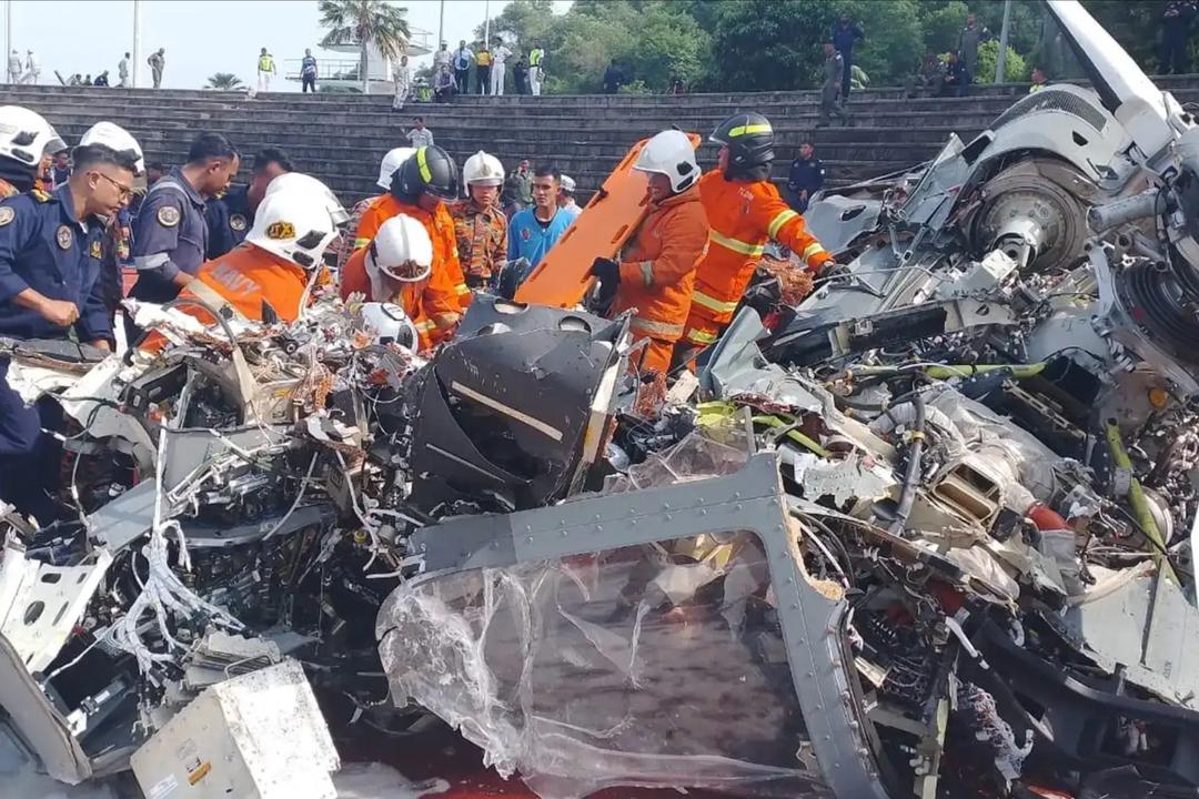Hé lộ nguyên nhân hai trực thăng quân sự Malaysia đâm nhau khiến 10 người thiệt mạng Hé lộ nguyên nhân hai trực thăng quân sự Malaysia đâm nhau khiến 10 người thiệt mạng