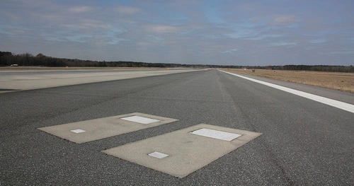 Bí ẩn hai ngôi mộ bất khả xâm phạm nằm giữa đường băng của sân bay quốc tế Bí ẩn hai ngôi mộ bất khả xâm phạm nằm giữa đường băng của sân bay quốc tế