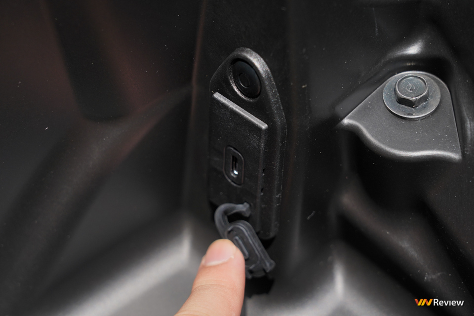 SH350i cận cảnh tại Hà Nội, động cơ mạnh hơn bổ sung nhiều công nghệ mới SH350i cận cảnh tại Hà Nội, động cơ mạnh hơn bổ sung nhiều công nghệ mới