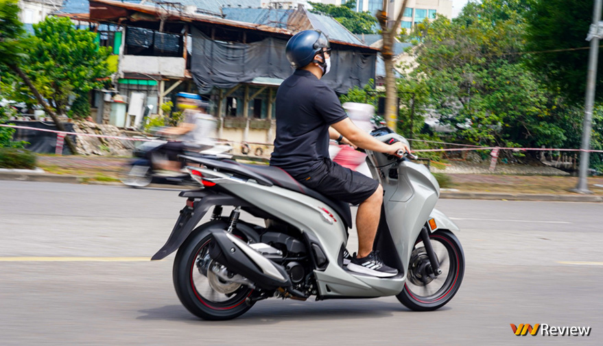 SH350i cận cảnh tại Hà Nội, động cơ mạnh hơn bổ sung nhiều công nghệ mới SH350i cận cảnh tại Hà Nội, động cơ mạnh hơn bổ sung nhiều công nghệ mới