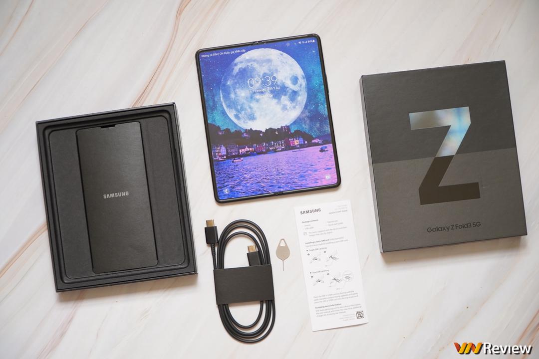 Trên tay Galaxy Z Fold 3 tại Việt Nam: camera ẩn dưới màn hình, chống nước IPX8, hỗ trợ S Pen Trên tay Galaxy Z Fold 3 tại Việt Nam: camera ẩn dưới màn hình, chống nước IPX8, hỗ trợ S Pen