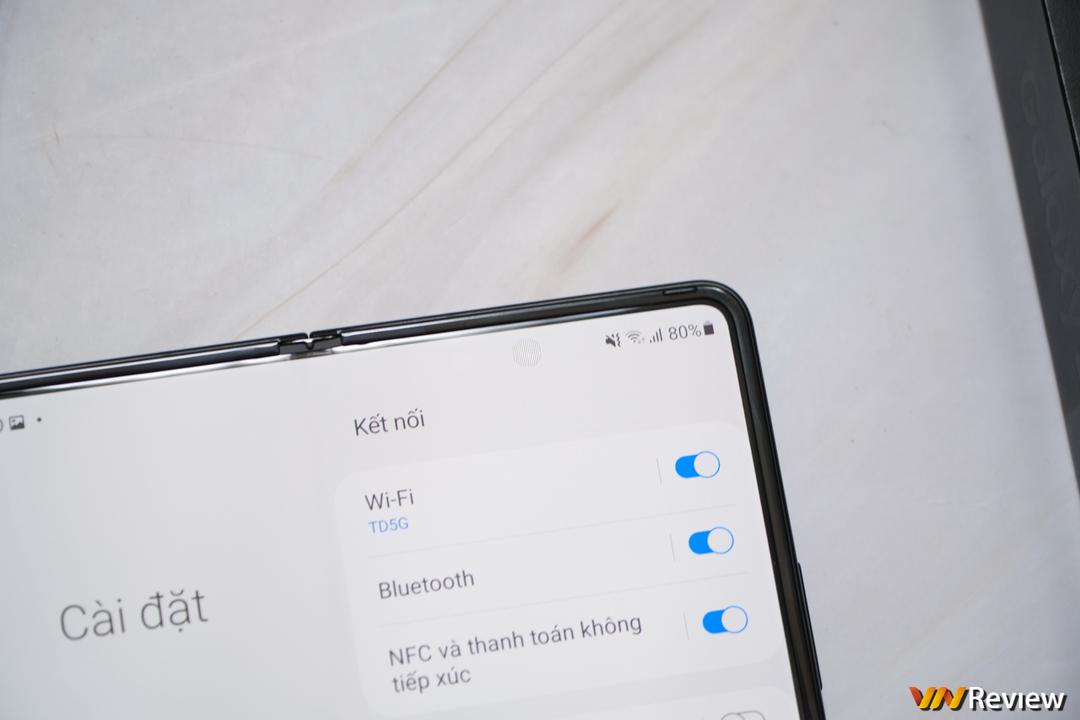 Trên tay Galaxy Z Fold 3 tại Việt Nam: camera ẩn dưới màn hình, chống nước IPX8, hỗ trợ S Pen Trên tay Galaxy Z Fold 3 tại Việt Nam: camera ẩn dưới màn hình, chống nước IPX8, hỗ trợ S Pen