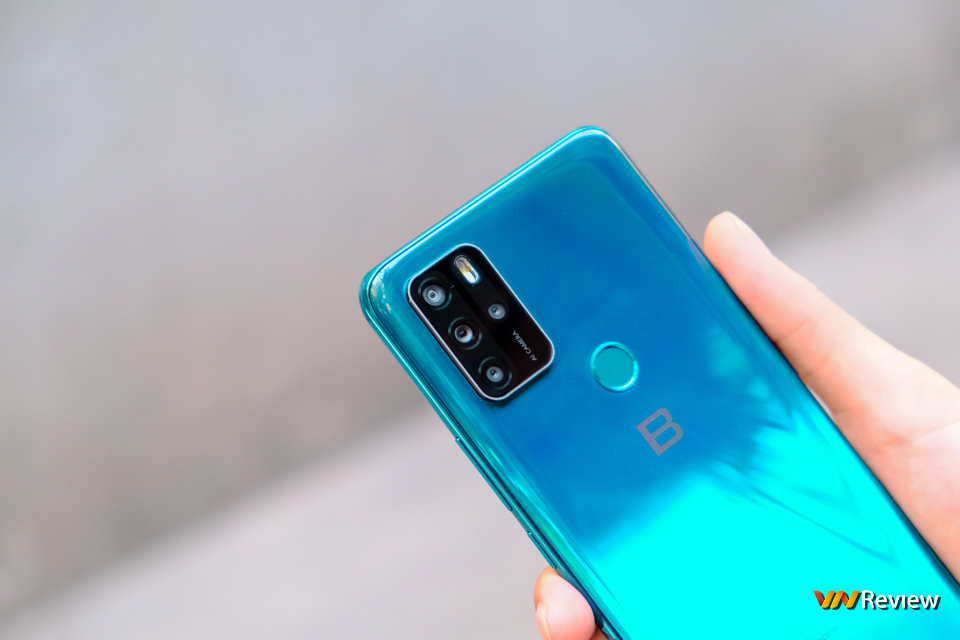 Mở hộp Bphone A60: “Smartphone quốc dân” mới của Bkav có gì? Mở hộp Bphone A60: “Smartphone quốc dân” mới của Bkav có gì?