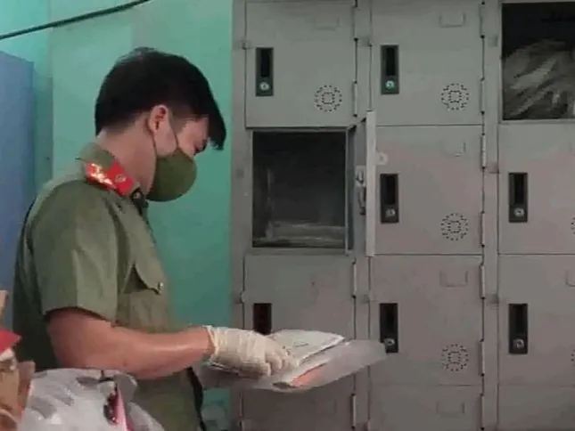 Hình ảnh Tịnh thất bồng lai bị khám xét, nhìn những cặp mắt thấy ớn lạnh Hình ảnh Tịnh thất bồng lai bị khám xét, nhìn những cặp mắt thấy ớn lạnh
