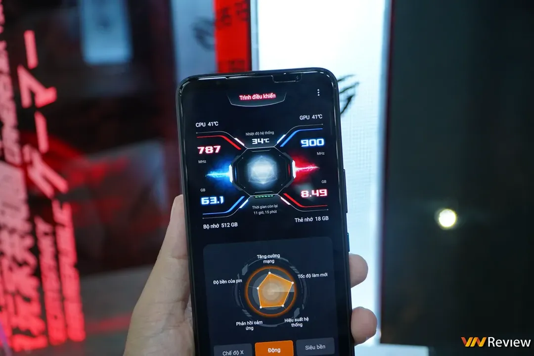 Trên tay Asus ROG Phone 6 và 6 Pro: điện thoại mạnh nhất thế giới, nhiều thông số trội hơn cả laptop  Trên tay Asus ROG Phone 6 và 6 Pro: điện thoại mạnh nhất thế giới, nhiều thông số trội hơn cả laptop