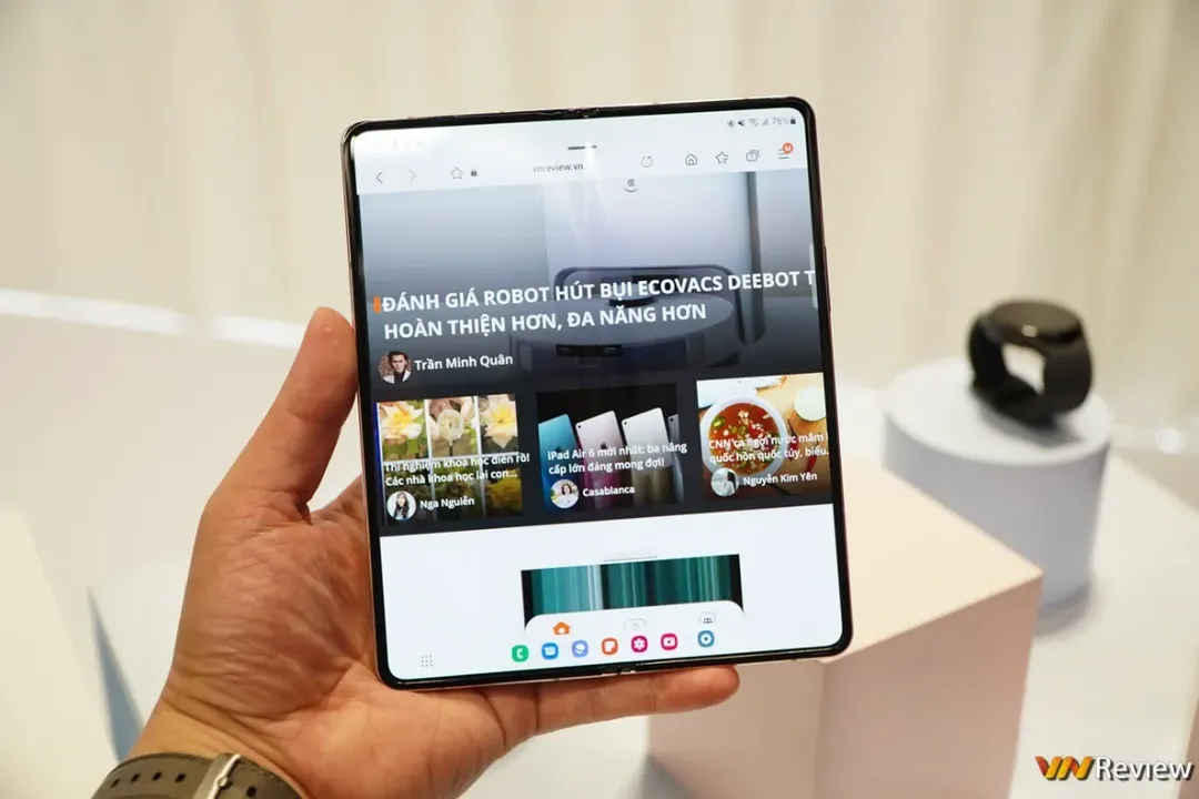 Trên tay Galaxy Z Fold 4: Bình không đổi nhiều nhưng rượu đã thơm hơn Trên tay Galaxy Z Fold 4: Bình không đổi nhiều nhưng rượu đã thơm hơn