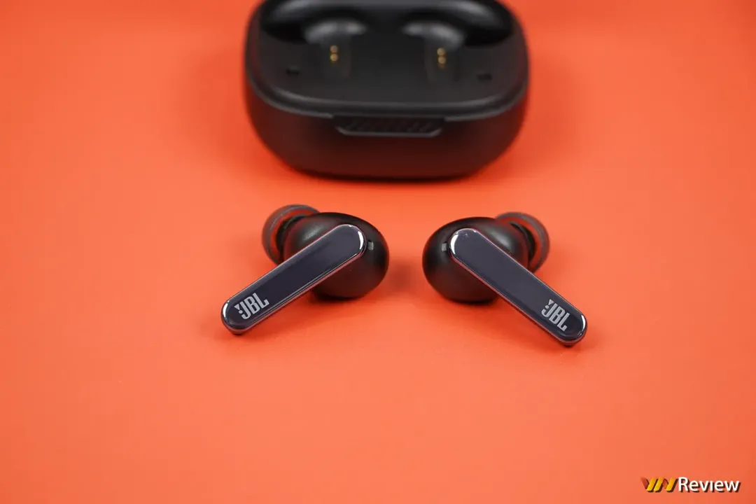 Đánh giá JBL Live Pro 2: nâng cấp lớn cả về chống ồn, chất âm lẫn thời lượng pin Đánh giá JBL Live Pro 2: nâng cấp lớn cả về chống ồn, chất âm lẫn thời lượng pin