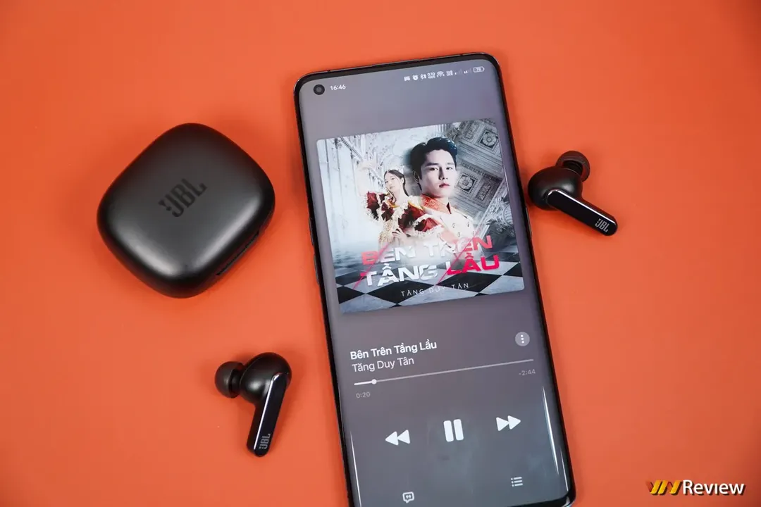 Đánh giá JBL Live Pro 2: nâng cấp lớn cả về chống ồn, chất âm lẫn thời lượng pin Đánh giá JBL Live Pro 2: nâng cấp lớn cả về chống ồn, chất âm lẫn thời lượng pin