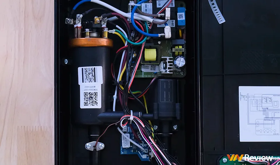 Trải nghiệm thực tế 6 tính năng “ấm - yên” của máy nước nóng Ariston Aures Trải nghiệm thực tế 6 tính năng “ấm - yên” của máy nước nóng Ariston Aures