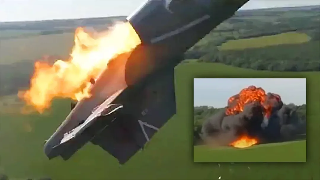 Phi công Nga thoát hiểm trong gang tấc khi máy bay Su-25 bị bắn rơi Phi công Nga thoát hiểm trong gang tấc khi máy bay Su-25 bị bắn rơi