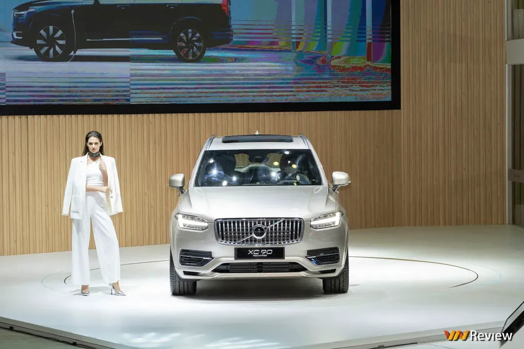 Triển lãm ô tô lớn nhất Việt Nam - Vietnam Motor Show 2022 chính thức khai mạc: hàng loạt xe điện trình làng Triển lãm ô tô lớn nhất Việt Nam - Vietnam Motor Show 2022 chính thức khai mạc: hàng loạt xe điện trình làng