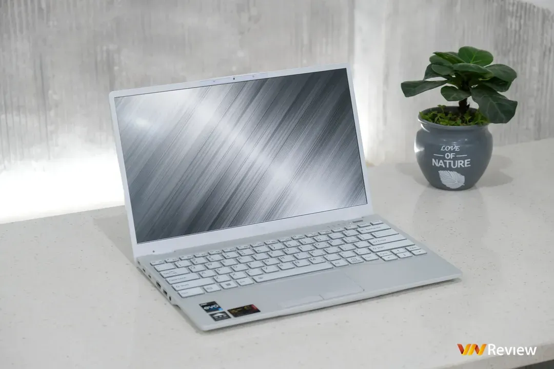 5 laptop tuyệt vời nhất, đáng mua nhất năm 2022: Kỷ nguyên của Ultrabook  5 laptop tuyệt vời nhất, đáng mua nhất năm 2022: Kỷ nguyên của Ultrabook