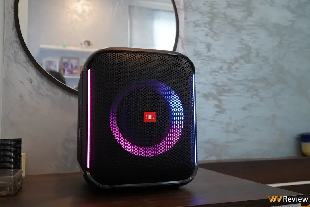 Đánh giá JBL PartyBox Encore: loa karaoke di động nhỏ gọn đủ món ăn chơi   Đánh giá JBL PartyBox Encore: loa karaoke di động nhỏ gọn đủ món ăn chơi