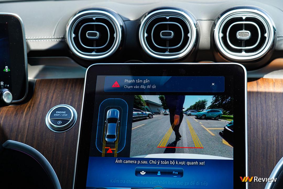 Trải nghiệm Mercedes-Benz C 200 Avantgarde Plus: Cánh cửa bước vào thế giới Mercedes-Benz Trải nghiệm Mercedes-Benz C 200 Avantgarde Plus: Cánh cửa bước vào thế giới Mercedes-Benz