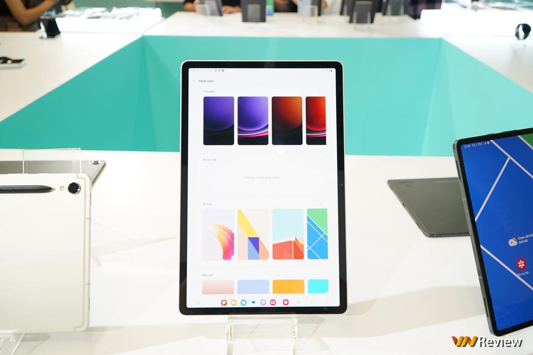 Trên tay Galaxy Tab S9 Ultra, Tab S9 và Tab S9+: dồn lực cho màn hình, hiệu năng, khả năng làm việc Trên tay Galaxy Tab S9 Ultra, Tab S9 và Tab S9+: dồn lực cho màn hình, hiệu năng, khả năng làm việc