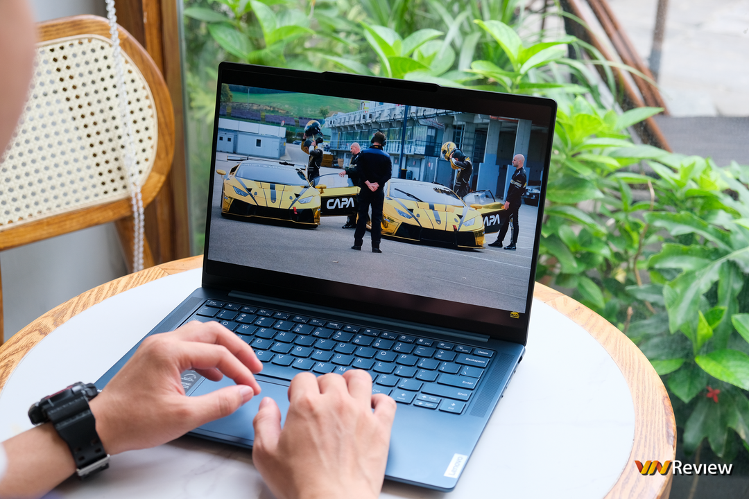 Đánh giá Lenovo Yoga Pro 7i 14” Gen 8 (2023): Giấc mơ của dân sáng tạo nội dung thành hiện thực Đánh giá Lenovo Yoga Pro 7i 14” Gen 8 (2023): Giấc mơ của dân sáng tạo nội dung thành hiện thực