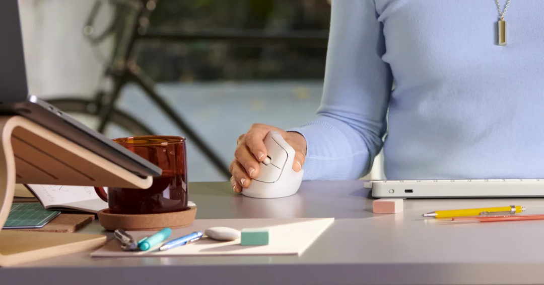 Đau cổ tay do dùng máy tính quá nhiều? Đây là lý do bạn nên thử chuột công thái học Logitech Lift Vertical Ergonomic Đau cổ tay do dùng máy tính quá nhiều? Đây là lý do bạn nên thử chuột công thái học Logitech Lift Vertical Ergonomic