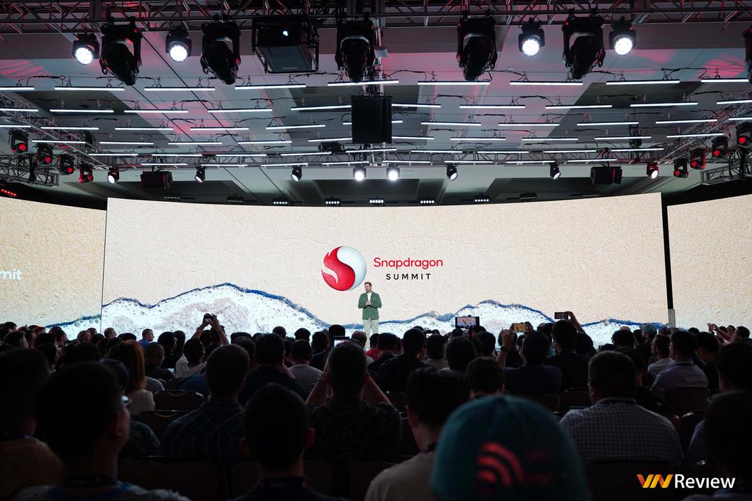 Qualcomm ra mắt Snapdragon X Elite: mạnh hơn cả Apple M2 Max, Intel Core i9-13980HX mà vẫn tiết kiệm pin hơn Qualcomm ra mắt Snapdragon X Elite: mạnh hơn cả Apple M2 Max, Intel Core i9-13980HX mà vẫn tiết kiệm pin hơn