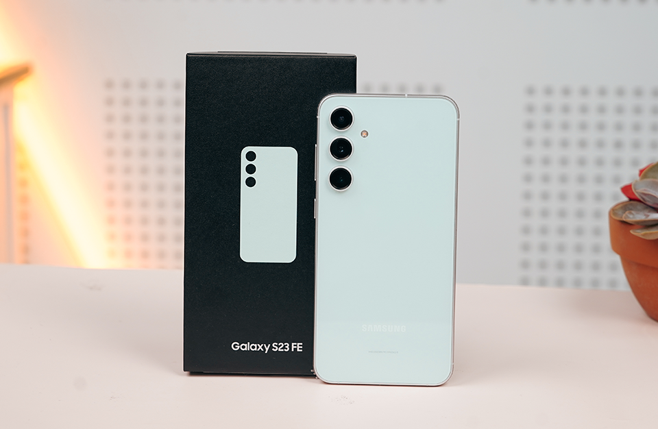 Với giá bằng gần nửa máy flagship, Galaxy S23 FE mới là điện thoại đáng giá nhất nhà Samsung hiện nay Với giá bằng gần nửa máy flagship, Galaxy S23 FE mới là điện thoại đáng giá nhất nhà Samsung hiện nay